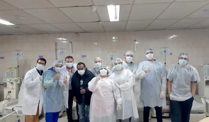 Por su condición, incluso durante la cuarentena, estuvo obligado a salir de su casa tres veces por semana para realizar el tratamiento. Por su condición, incluso durante la cuarentena, estuvo obligado a salir de su casa tres veces por semana para realizar el tratamiento.