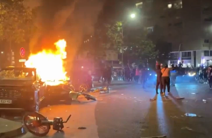 Graves disturbios en París tras la victoria del PSG: autos quemados y decenas de detenidos