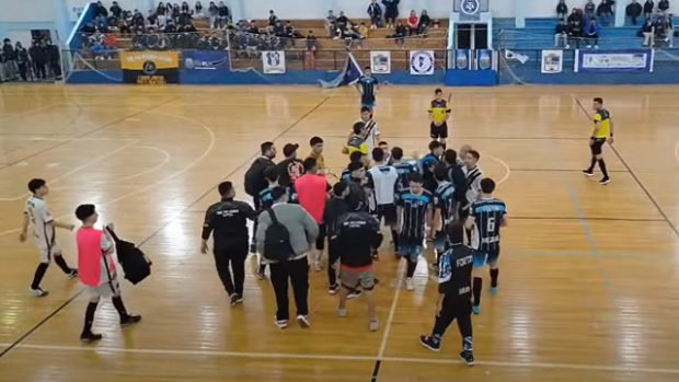 Batahola en el torneo de futsal en Río Turbio con SDC Patagonia