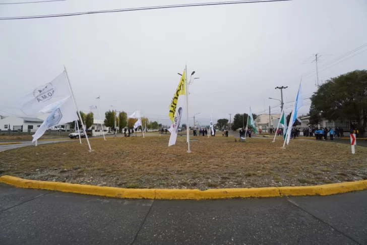 Pablo Grasso inauguró la Rotonda de los Trabajadores Argentinos: “La única lucha que se pierde es la que se abandona” Pablo Grasso inauguró la Rotonda de los Trabajadores Argentinos: “La única lucha que se pierde es la que se abandona”