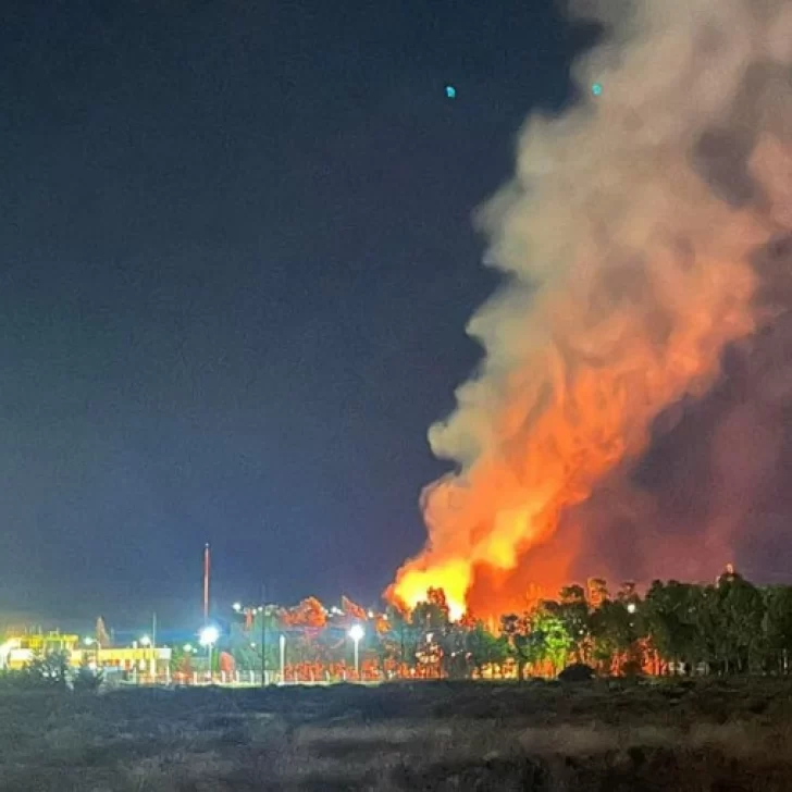 Comodoro Rivadavia: un incendio en la planta almacenadora de YPF destruyó un quincho
