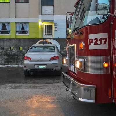 Bomberos controlaron un incendio de un auto: fue accidental por un desperfecto mecánico