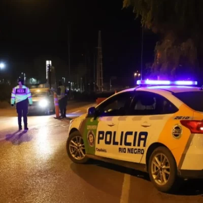 Horror en la Patagonia: una madre intentó lanzar a su hija de dos años debajo de un camión