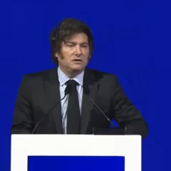 Milei habla ante empresarios y cierra la AmCham Summit 2025