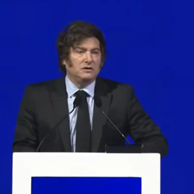 Milei habla ante empresarios y cierra la AmCham Summit 2025