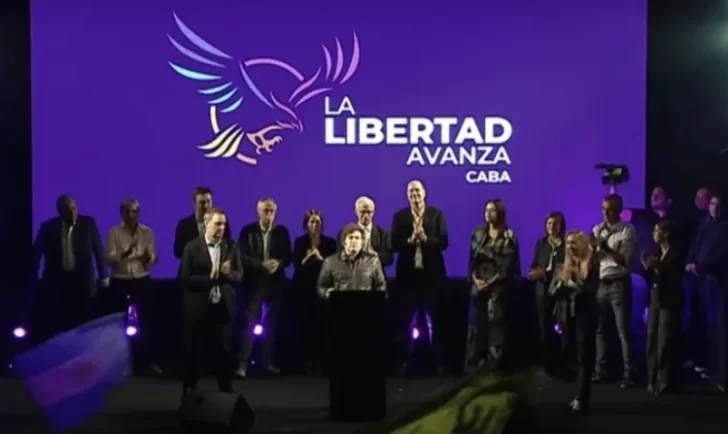 Javier Milei acompañó a Manuel Adorni en el cierre de campaña: habló de “los amarillos fracasados” y “el cajón del kirchnerismo” Javier Milei acompañó a Manuel Adorni en el cierre de campaña: habló de “los amarillos fracasados” y “el cajón del kirchnerismo”