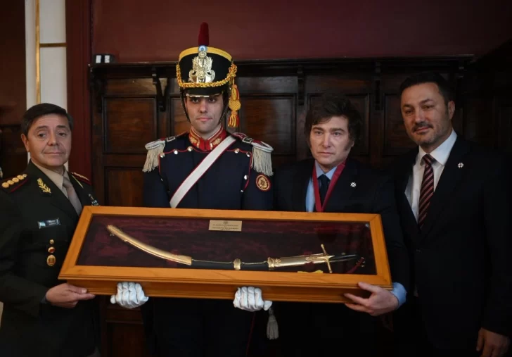 Milei recibió la &#8220;Orden Ecuestre Militar de los Caballeros Granaderos de los Andes&#8221;