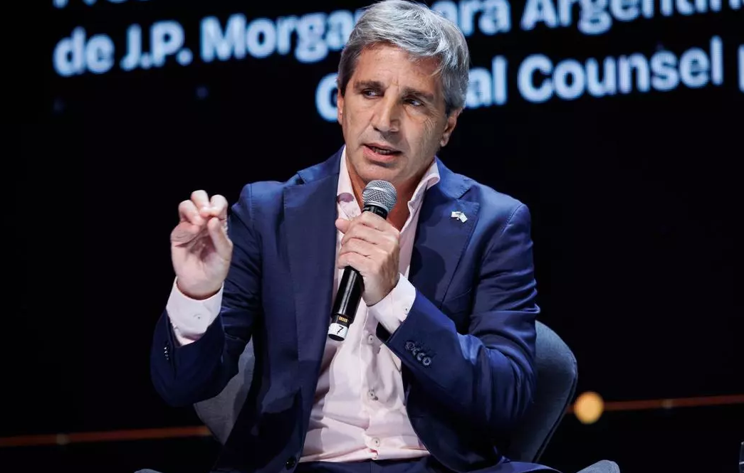  El ministro de Economía, Luis Caputo, en la pasada edición de la cumbre de AmCham
