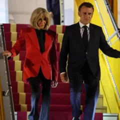 Video: el incómodo momento entre Emmanuel Macron y su esposa en Vietnam