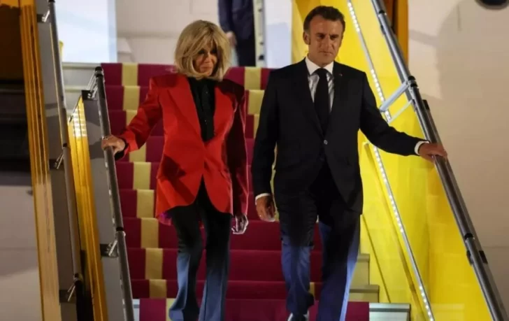 Video: el incómodo momento entre Emmanuel Macron y su esposa en Vietnam
