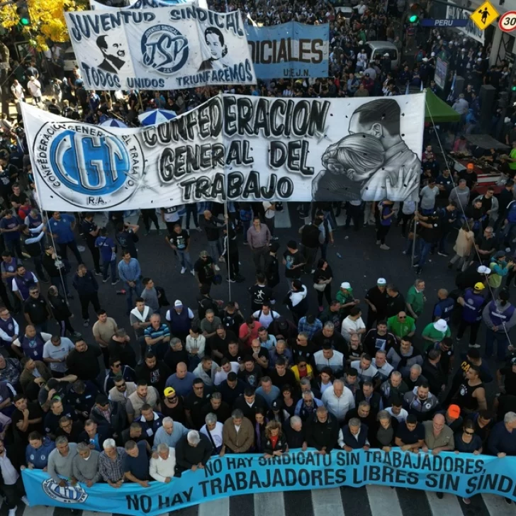 La CGT marchó contra el ajuste, reclamó que el Gobierno no “pise” las paritarias y se reunió con Axel Kicillof