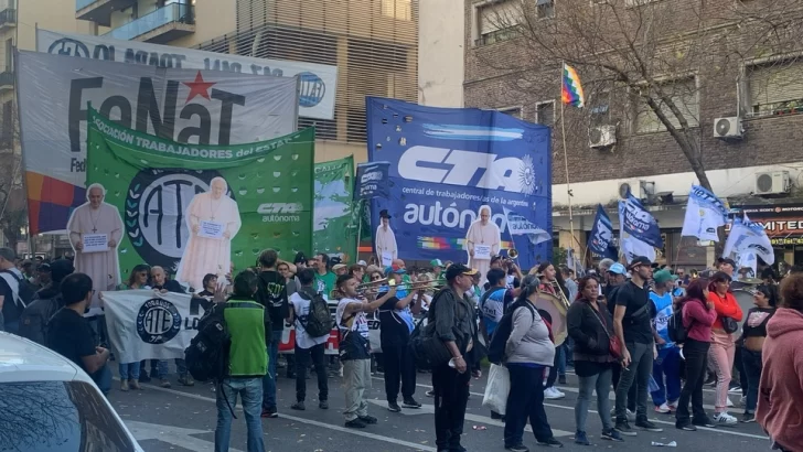 La CGT marchó contra el ajuste, reclamó que el Gobierno no &#8220;pise&#8221; las paritarias y se reunió con Axel Kicillof