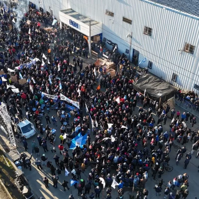 Tierra del Fuego: Masiva manifestación en la fabrica de BGH en defensa del régimen de promoción industrial