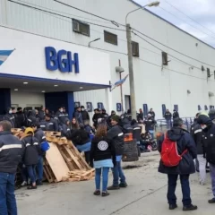 Eliminación de aranceles a las importaciones: “Si no hay marcha atrás, en las puertas de las fábricas arderán los tachos”