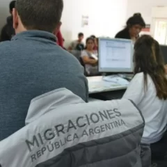 Javier Milei oficializó la reforma migratoria: cómo afecta el acceso a la residencia, la salud y la educación