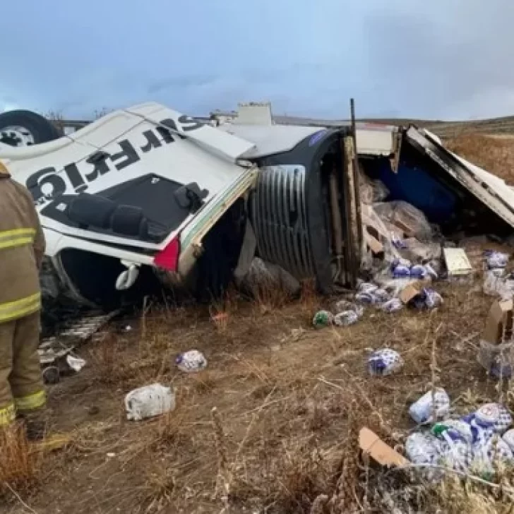 Fatal accidente en Chubut: camionero perdió la vida tras un vuelco