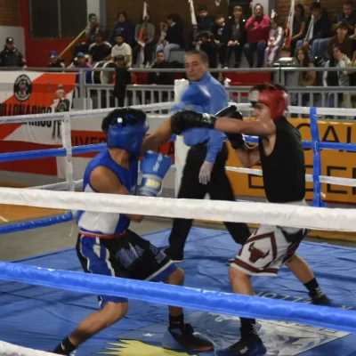 Velada de boxeo en el “Palito Chervukov” de El Calafate