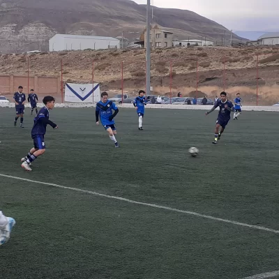 Un encuentro de fútbol en El Calafate terminó de una manera insólita por decisión del árbitro.