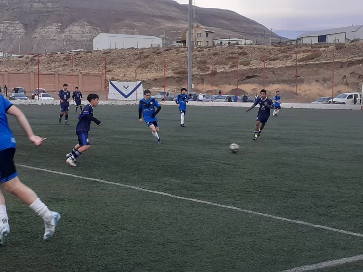 Un encuentro de fútbol en El Calafate terminó de una manera insólita por decisión del árbitro.