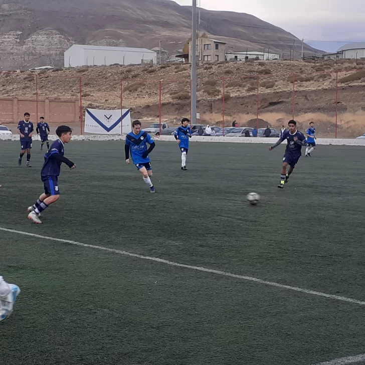 Un encuentro de fútbol en El Calafate terminó de una manera insólita por decisión del árbitro.