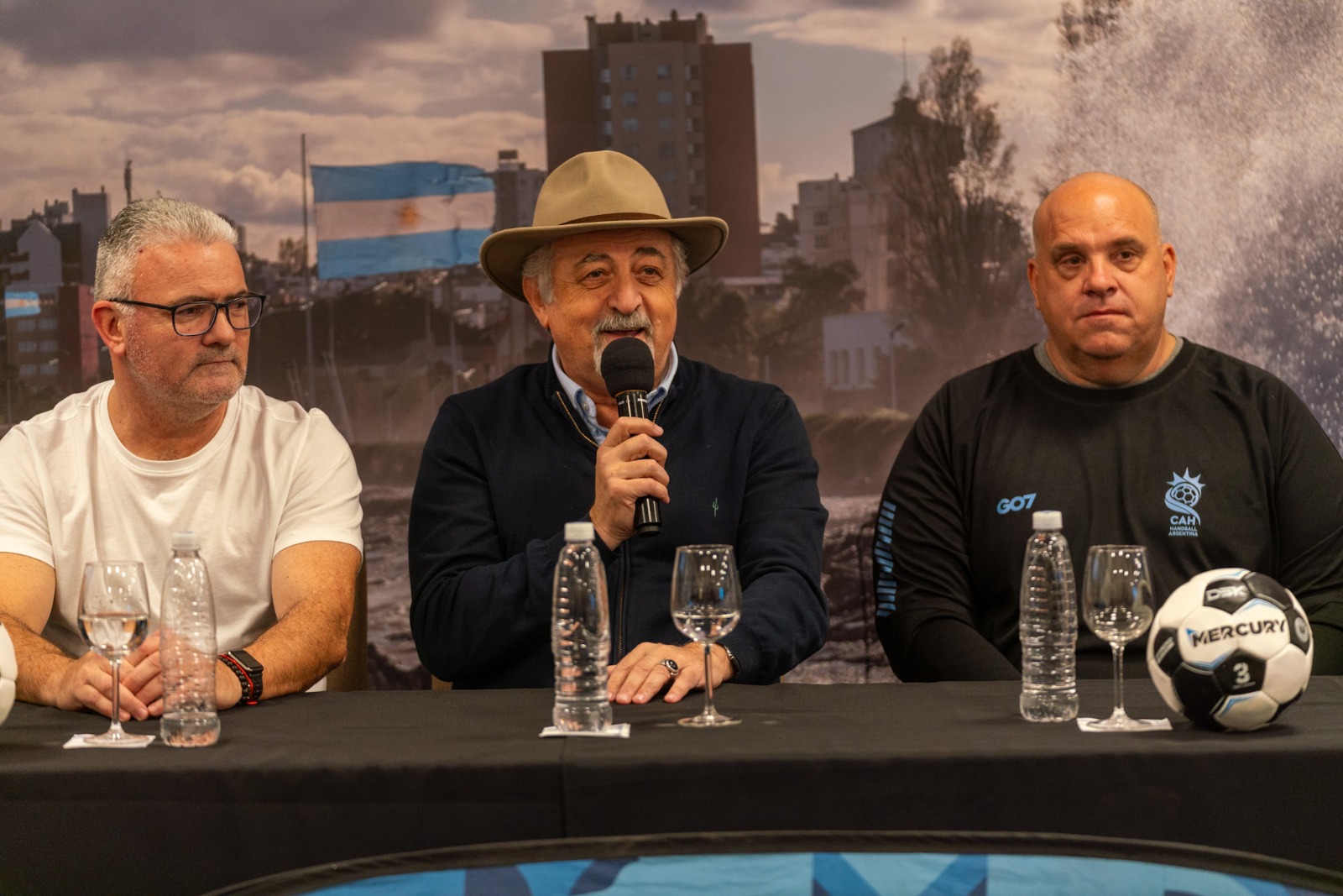 El intendente recibió al preseleccionado en las instalaciones del Hotel Deportivo.