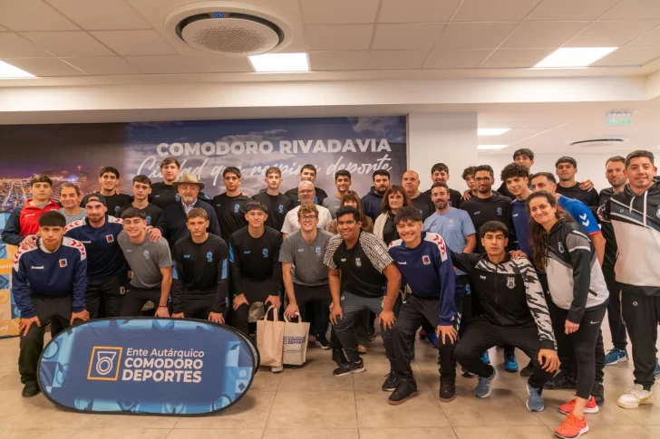 La Preselección Argentina Junior de Handball llegó a Comodoro y fue recibida por el Intendente Macharashvili