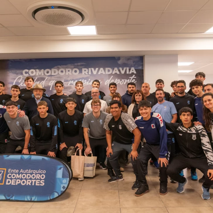La Preselección Argentina Junior de Handball llegó a Comodoro y fue recibida por el Intendente Macharashvili