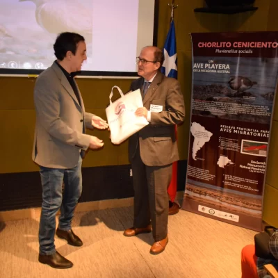 Pablo Grasso acompañó el taller binacional para la conservación del chorlito ceniciento