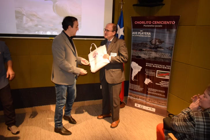 Pablo Grasso acompañó el taller binacional para la conservación del chorlito ceniciento