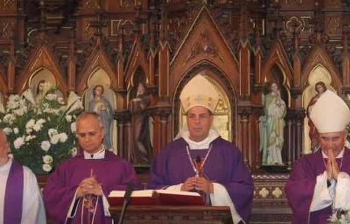  Prevost (segundo desde la izquierda), a la derecha de Bochatey, en marzo de 2013.