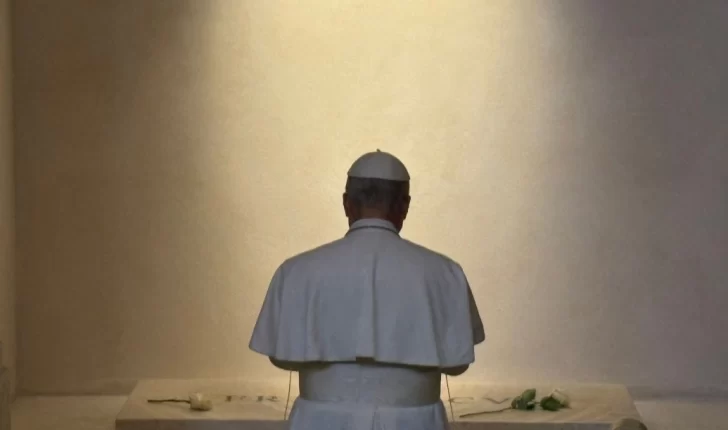 El nuevo papa León XIV visitó la tumba de Francisco