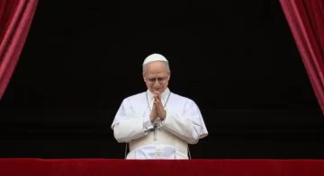 “¡Nunca más la guerra!”: el papa León XIV pidió la paz en Ucrania y Gaza en su primer discurso en el Vaticano desde su elección