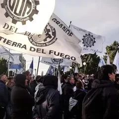 Con un convocante acto comenzó el paro de Tierra del Fuego por la quita de aranceles
