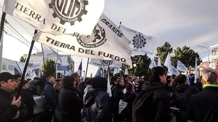 Con un convocante acto comenzó el paro de Tierra del Fuego por la quita de aranceles