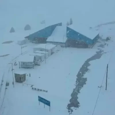 Cerraron un paso fronterizo con Chile debido a fuertes nevadas en la cordillera