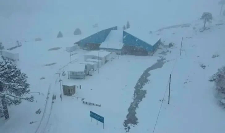 Cerraron un paso fronterizo con Chile debido a fuertes nevadas en la cordillera