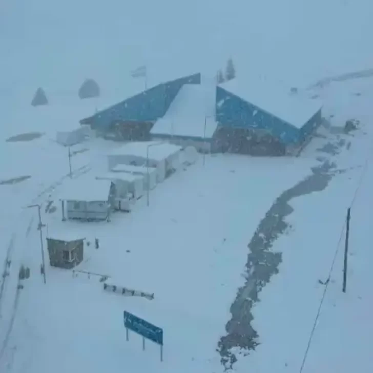 Cerraron un paso fronterizo con Chile debido a fuertes nevadas en la cordillera
