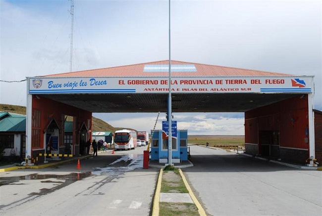  Tanto ovinos como vacunos de la Isla de Tierra del Fuego son trasladado por Chile para ingresarlos al continente.