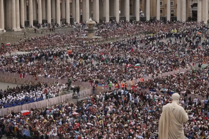 “¡Nunca más la guerra!”: el papa León XIV pidió la paz en Ucrania y Gaza en su primer discurso en el Vaticano desde su elección