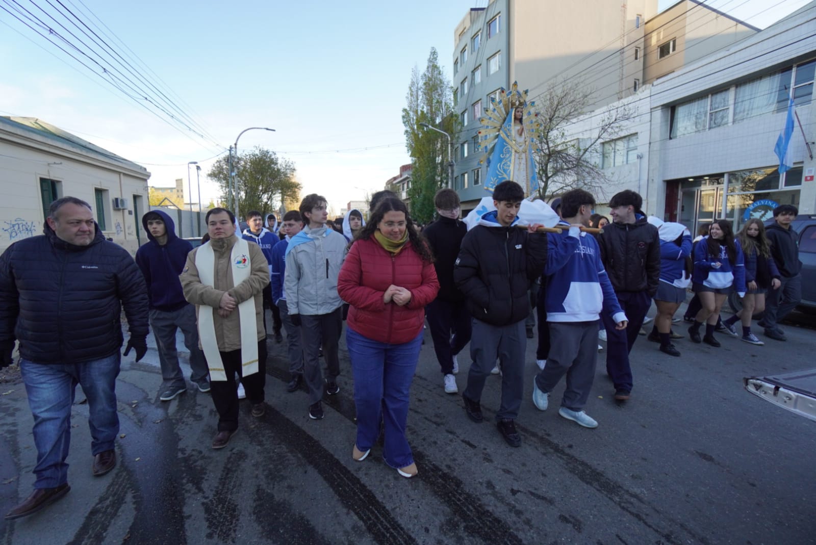 Procesión del Día de la Virgen en Río Gallegos de los salesianos. FOTO: LEANDRO FRANCO / LA OPINIÓN AUSTRAL.