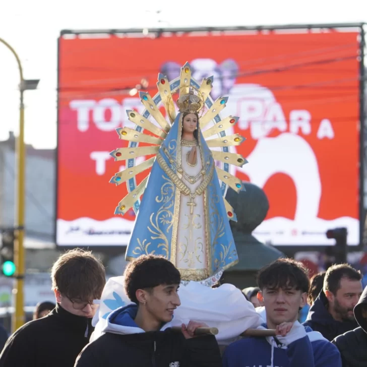 Virgen de Luján: estudiantes, padres y docentes realizaron la primera procesión en Río Gallegos