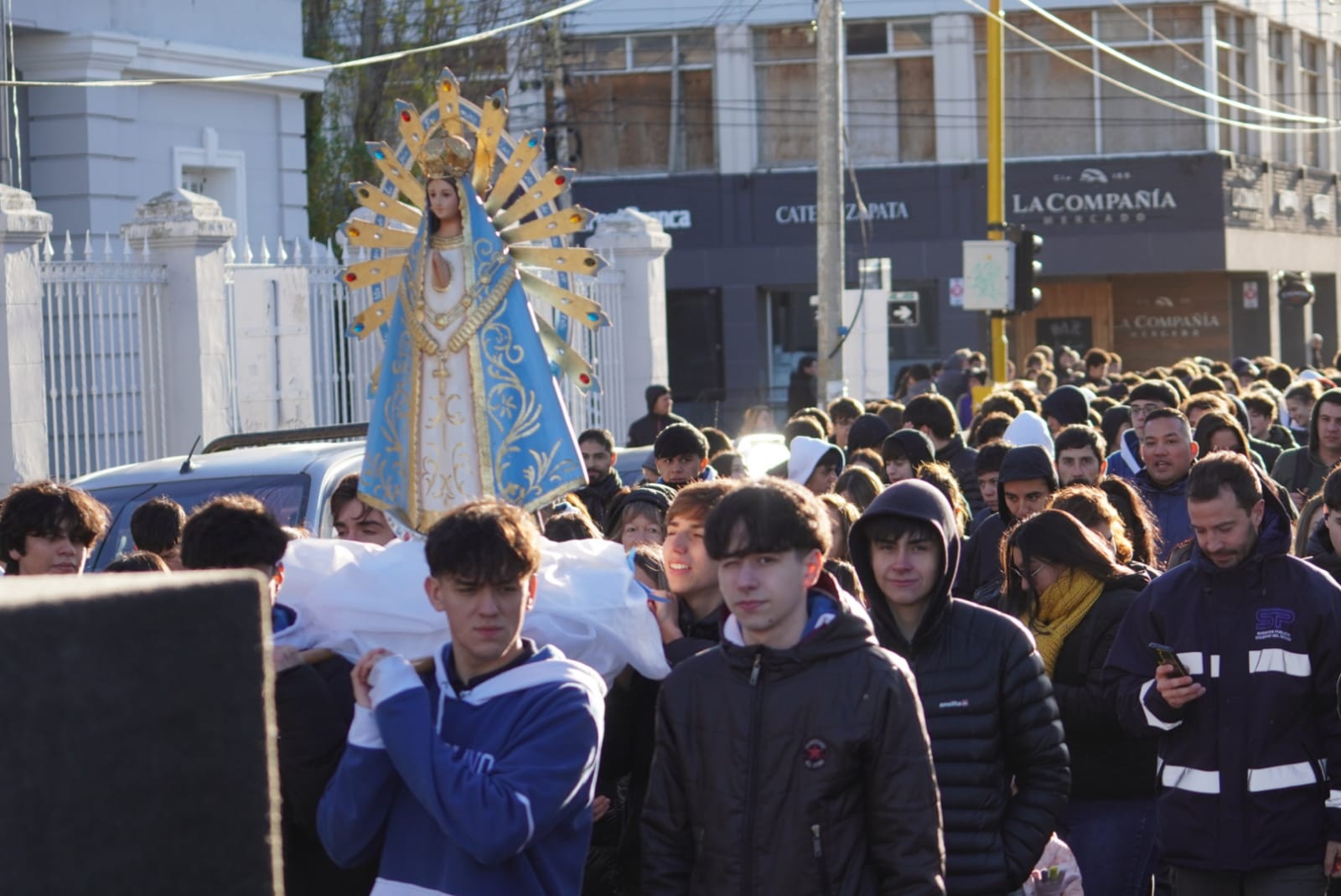  Procesión del Día de la Virgen en Río Gallegos de los salesianos. FOTO: LEANDRO FRANCO / LA OPINIÓN AUSTRAL.