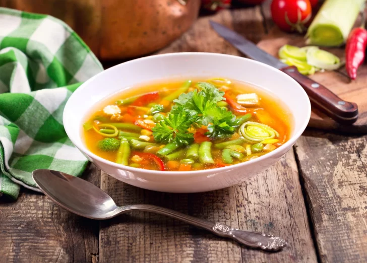 Receta de sopa verduras completa y bien potente para un menú antifrío