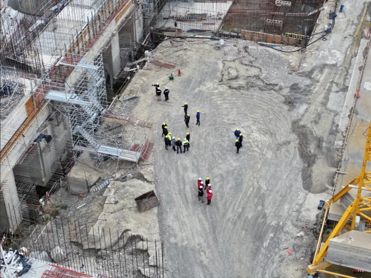  Esta semana, el presidente de ENARSA, Tristán Socas, y representantes de la UTE Gezhouba Group Company y Electroingeniería realizaron una visita por las obras.