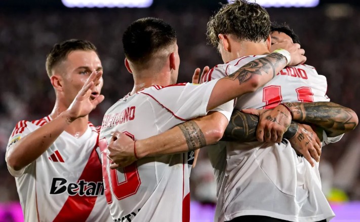 River venció a Vélez 4-1 y finalizó la zona B como escolta