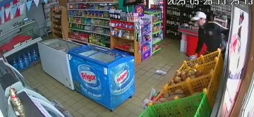 Inseguridad en Río Gallegos: Entró a robar a un comercio y se llevó carne, pan y packs de cerveza para un asado