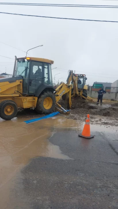 Corte de agua en Río Gallegos por una rotura en el acueducto Corte de agua en Río Gallegos por una rotura en el acueducto