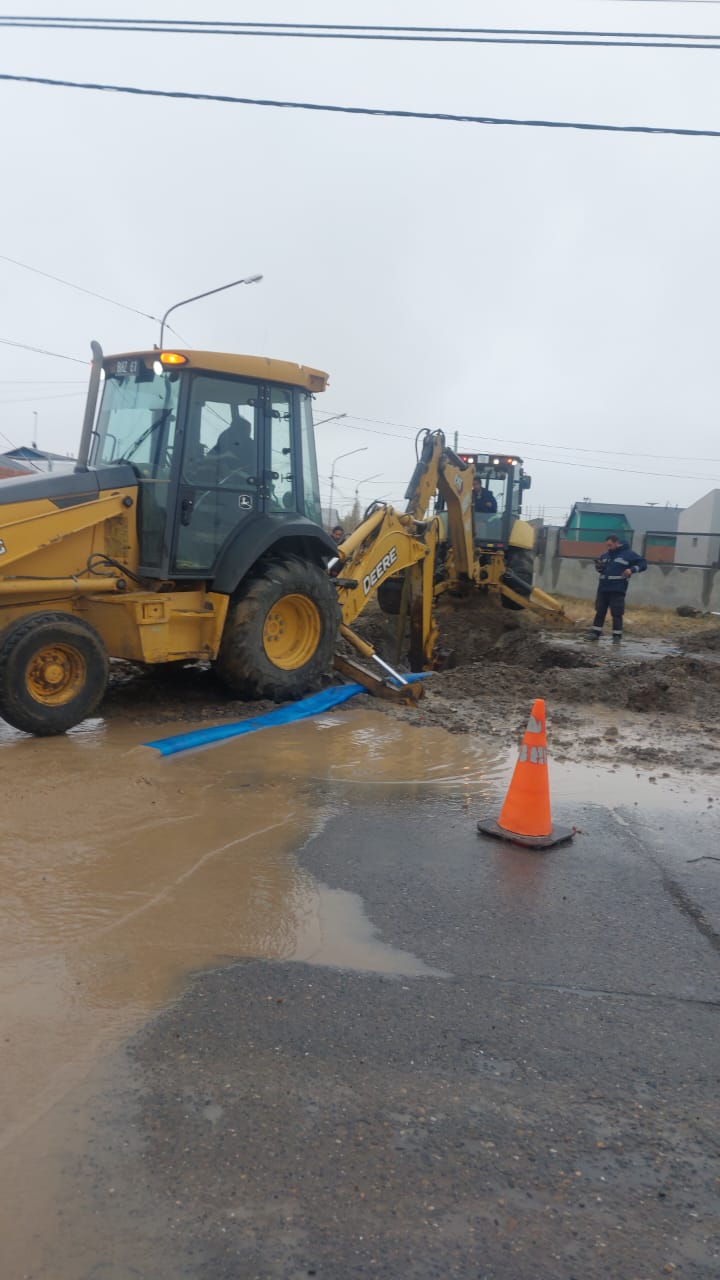 Corte de agua en Río Gallegos por una rotura en el acueducto