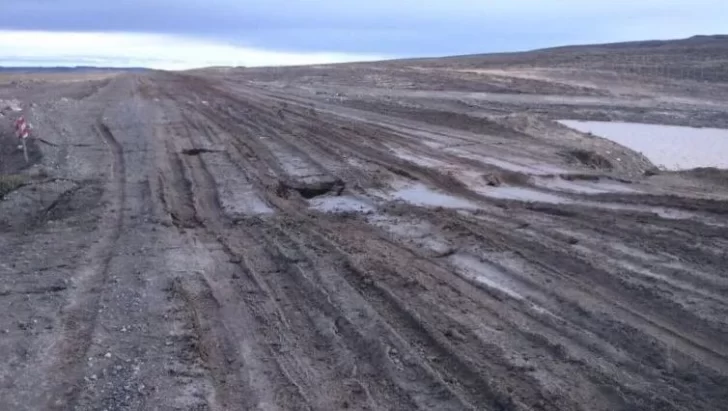 Restringen la circulación para todo tipo de vehículos en una ruta de Santa Cruz