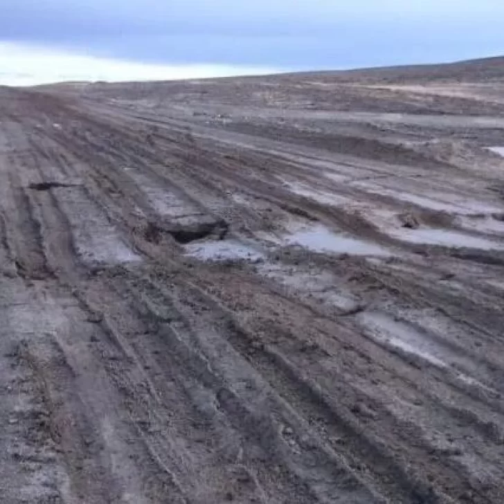 Circulación restringida en Ruta 40 por acumulación de barro en los “73 Malditos”